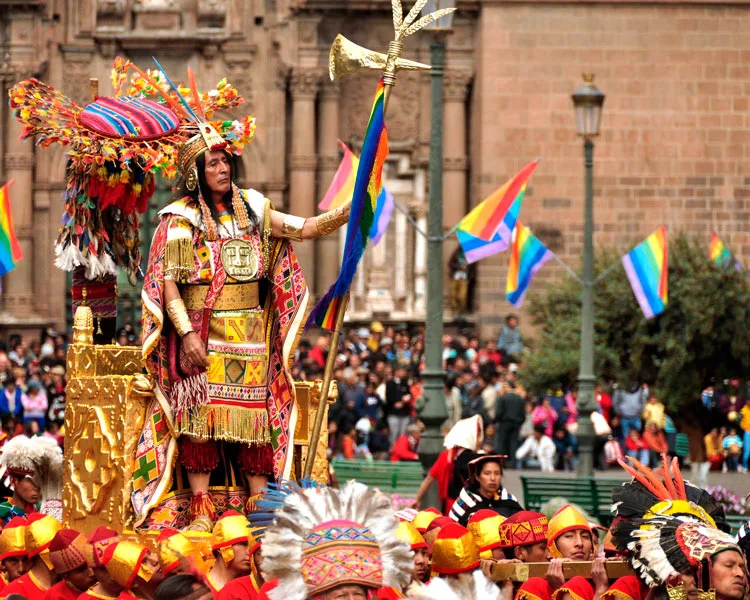 Inca en la Plaza de Armas del Cusco